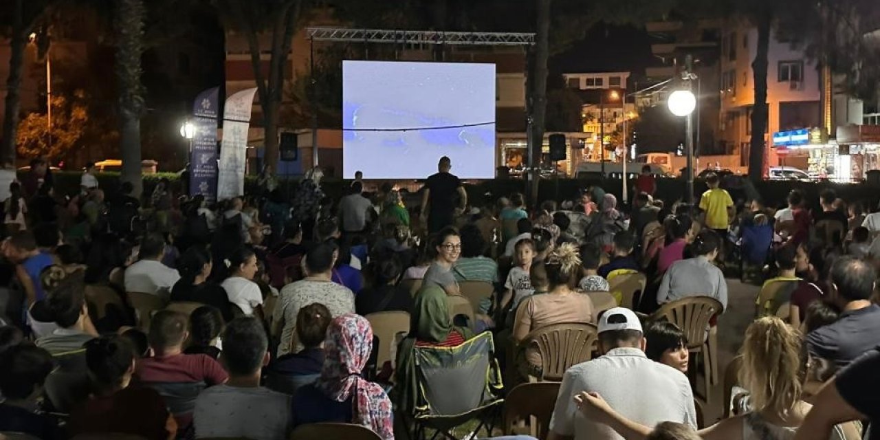 Efeler Belediyesi’nden yaz akşamlarında sinema keyfi