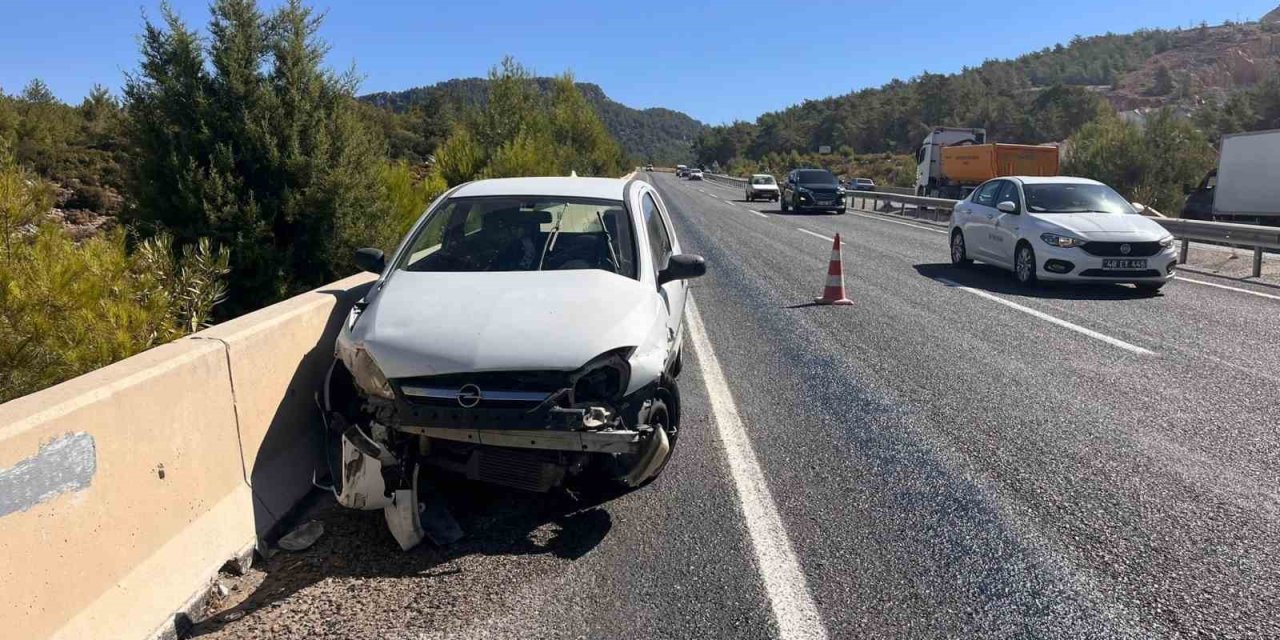 Kaza yapan araçtan dökülen yağ, diğer araçların da kaza yapmasına neden oldu