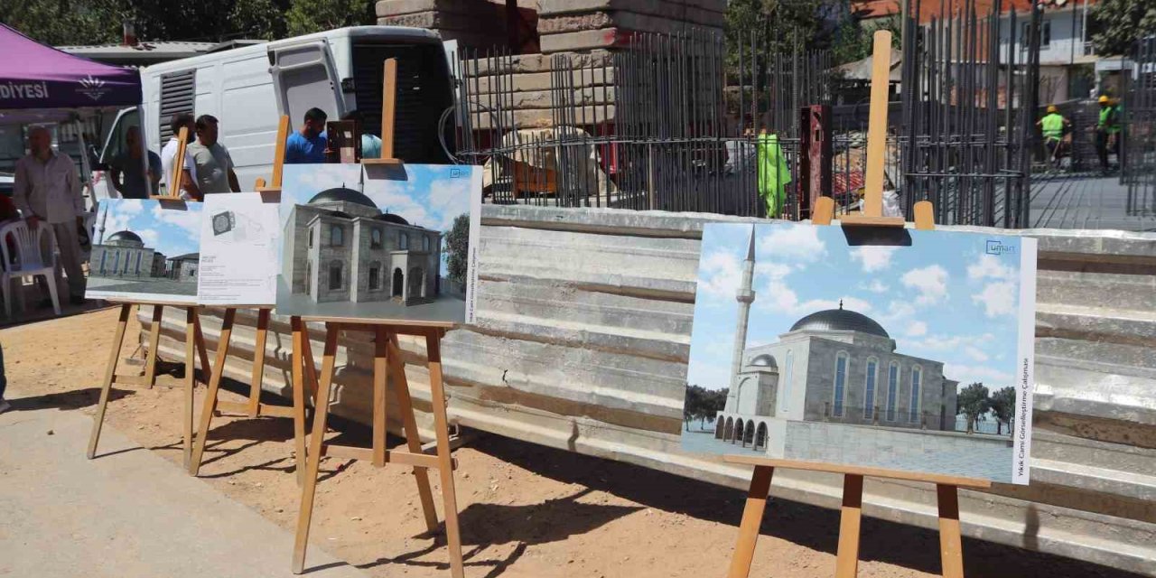 Deprem sonrası yıkılan Yıkık Camii yeniden inşa ediliyor