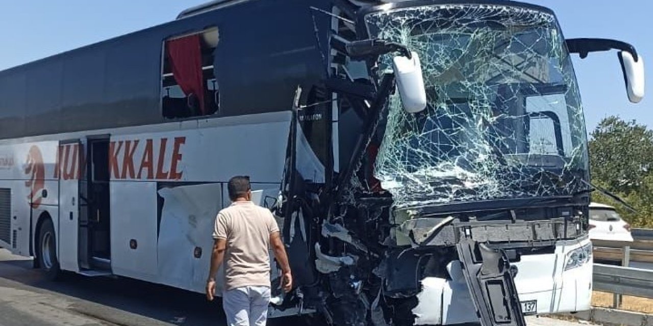 Kaza anı otobüs kamerasına yansıdı