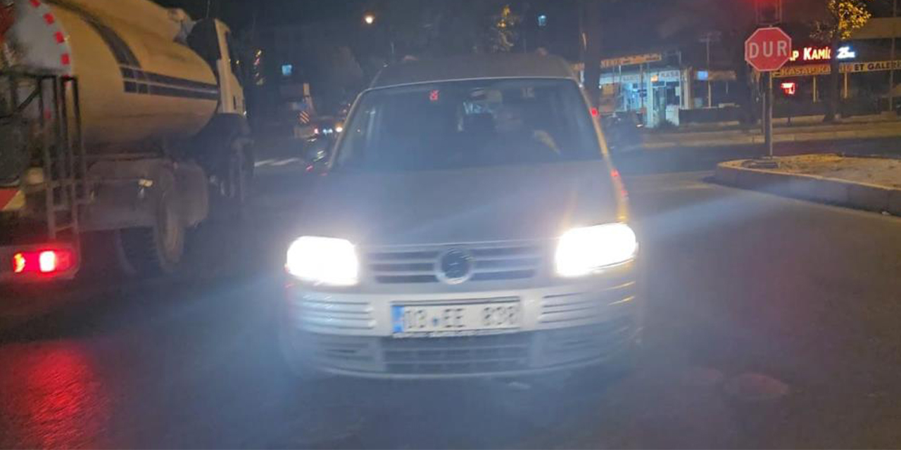 Ters şeritte 2 kilometre gitti, trafiği birbirine kattı
