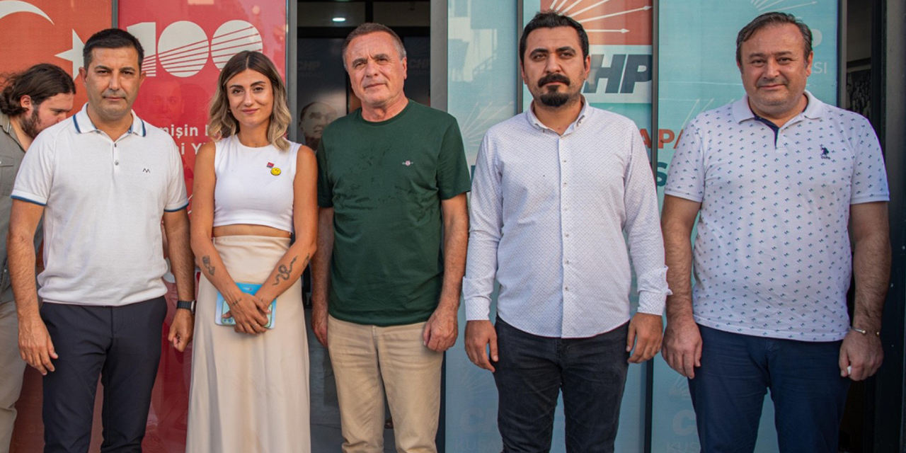 CHP Kuşadası Gençlik Kolları'nda bayrak değişimi