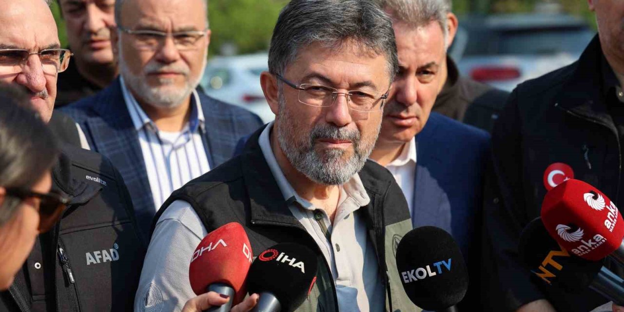 Bakan Yumaklı: "İzmir’de yangın şehirden uzaklaştı, tehlike kalmadı"