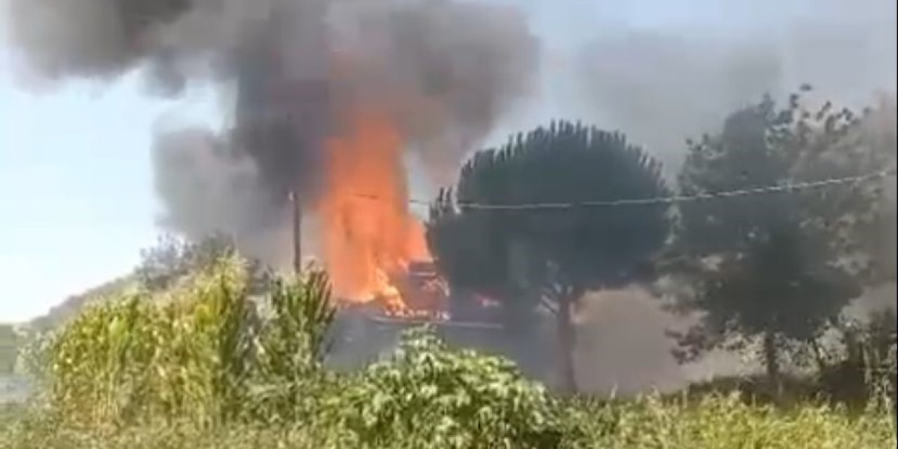 Denizli’de tek katlı ev küle döndü