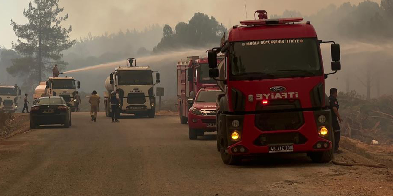Ekipler alevlere duvar ördü, direniyor