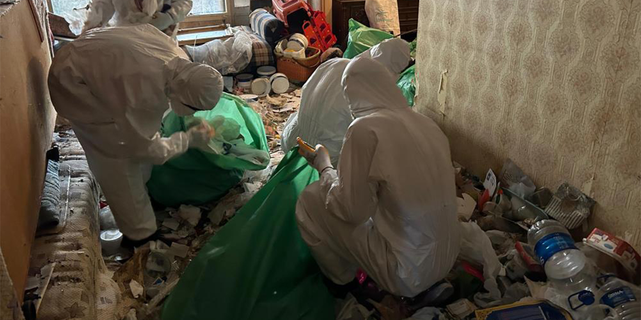 25 yıl çöp biriktirmişler, kamyon kamyon çöp çıktı