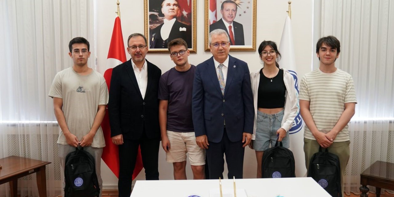 Rektör Prof. Dr. Budak EÜ’yü dereceyle kazanan öğrencileri ağırladı