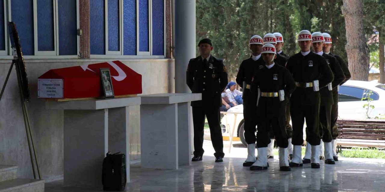 İzne gelen sözleşmeli onbaşı arkadaşı tarafından bıçakla öldürüldü
