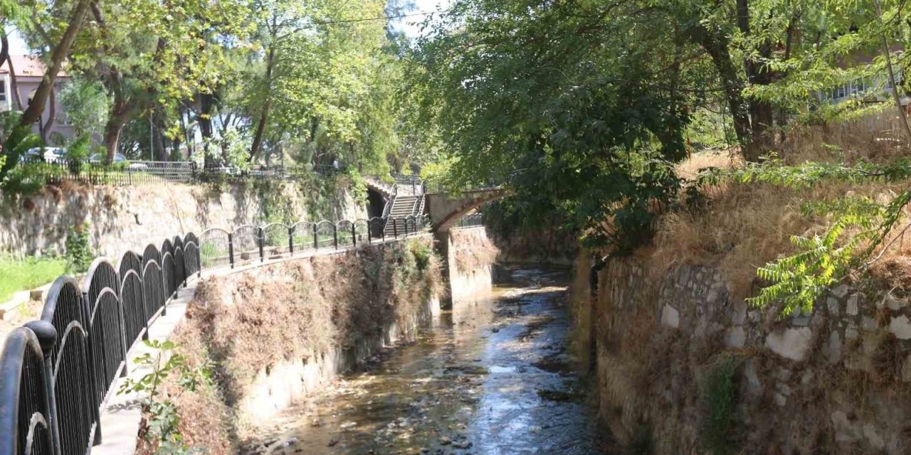 Tabakhane Deresi’ndeki kapsamlı temizlik çalışması tamamlandı