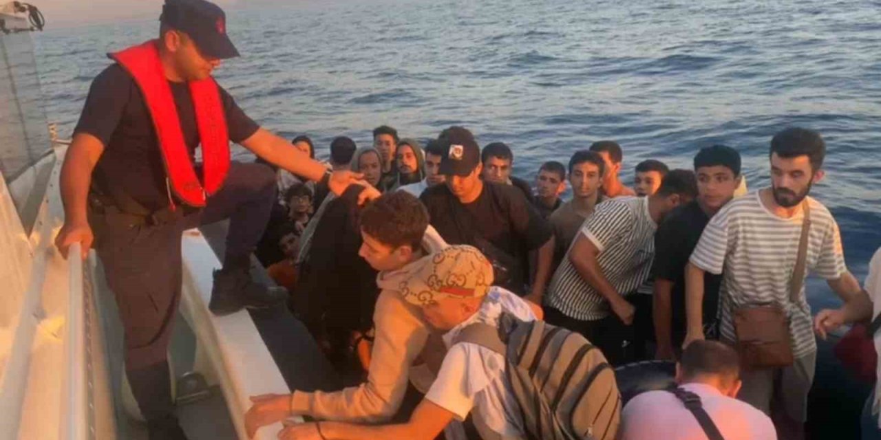 Datça açıklarında 27 düzensiz göçmen kurtarıldı