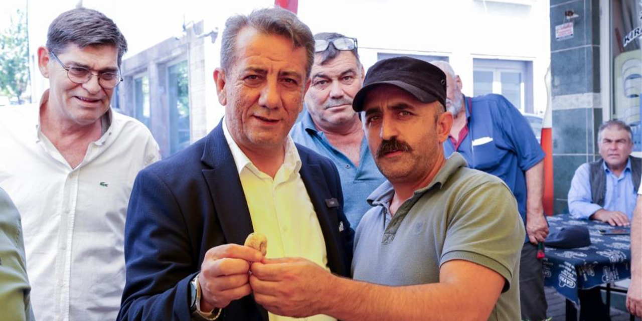 Başkan Yetişkin, Salı Pazarı’nda vatandaşlarla buluştu