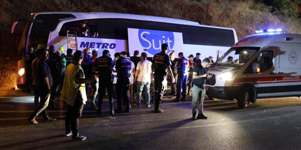 Aydın’da kontrolden çıkan yolcu otobüsü yan yattı: 1 ölü, 10 yaralı