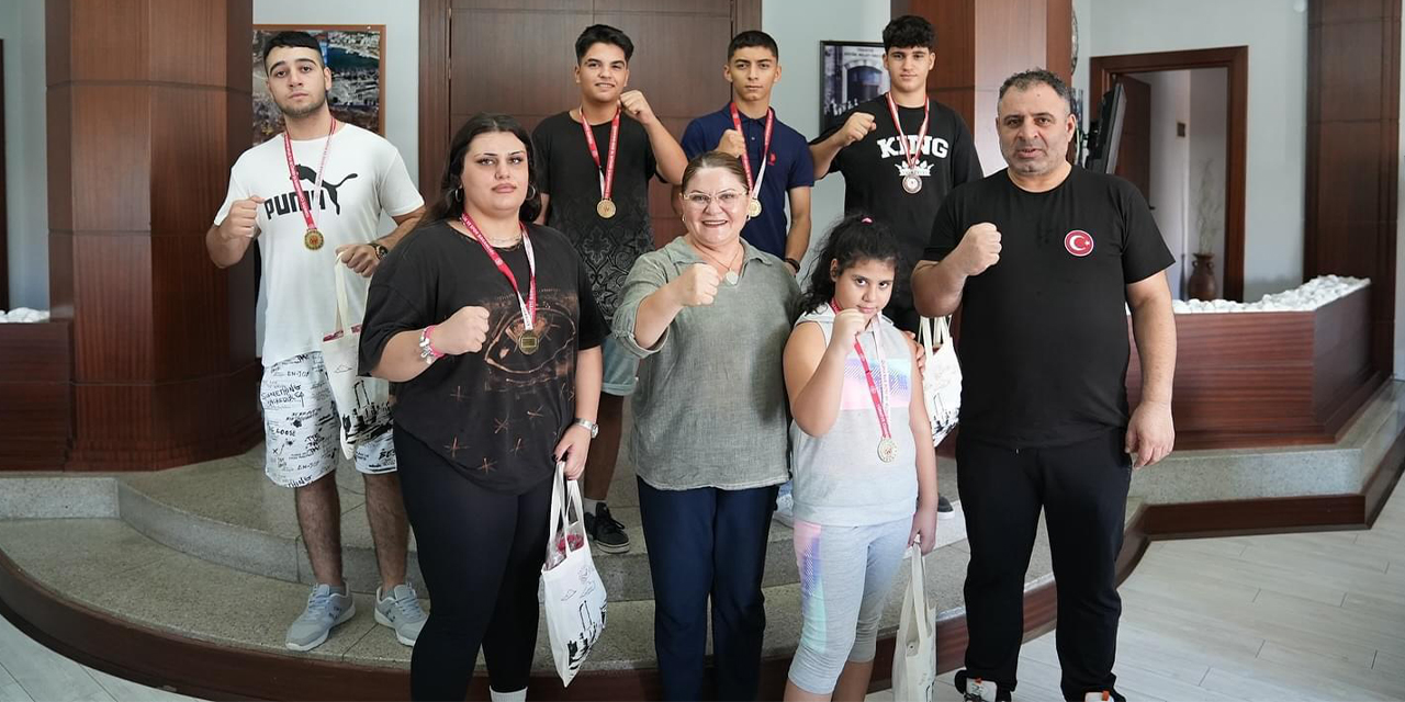 Şampiyon boksörlerden Başkan Gençay’a ziyaret