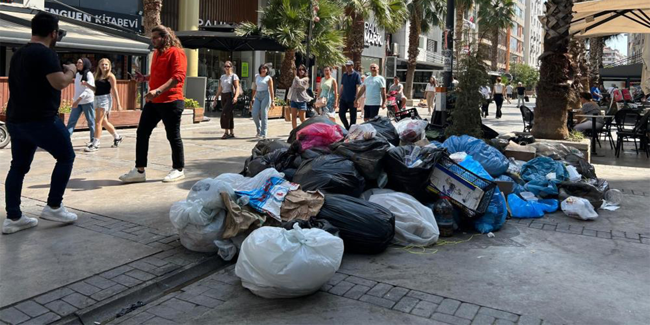 Belediye işçileri iş bıraktı, dağ gibi çöp birikti