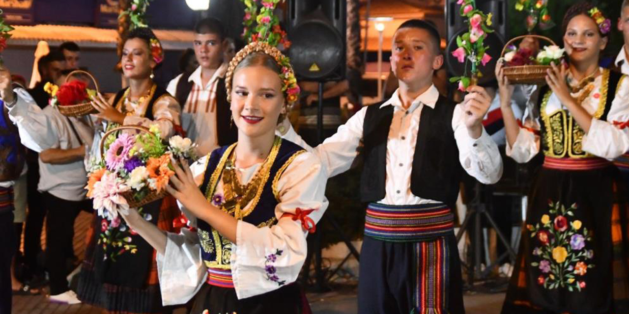 Söke Uluslararası Halk Oyunları Festivali renkli görüntülerle başladı