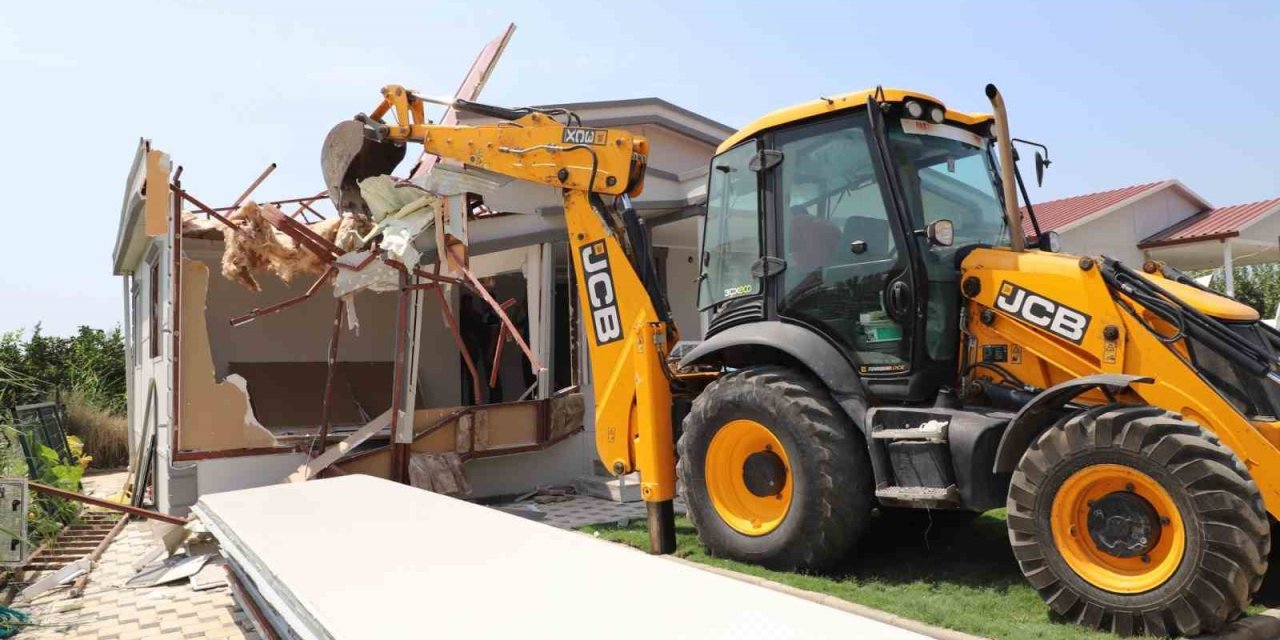 Menderes’te hobi bahçeleri yıkılıyor