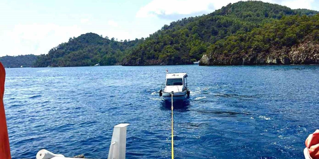 Göcek’te arıza yapan ve sürüklenen tekne KIYEM ekiplerince kurtarıldı
