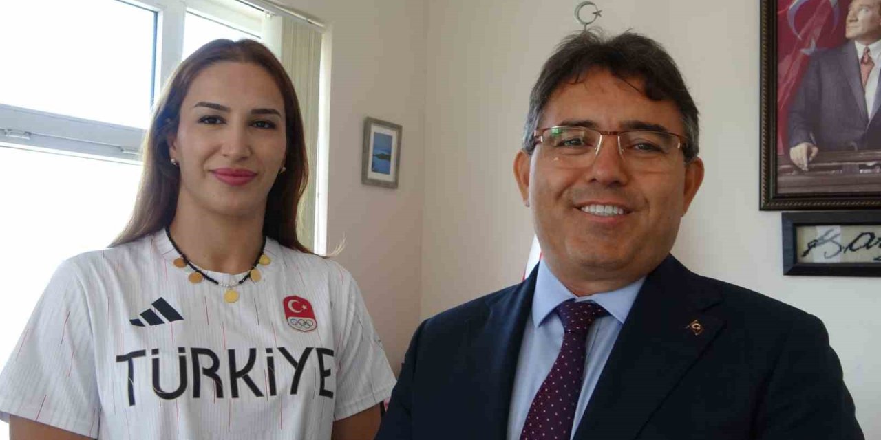 Milli güreşçi Buse Tosun Çavuşoğlu Marmaris Kaymakamını ziyaret etti