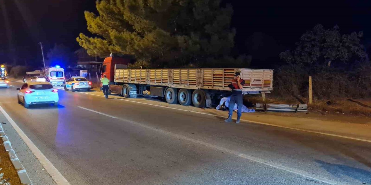 Motosiklet tıra arkadan çarptı: 1 ölü