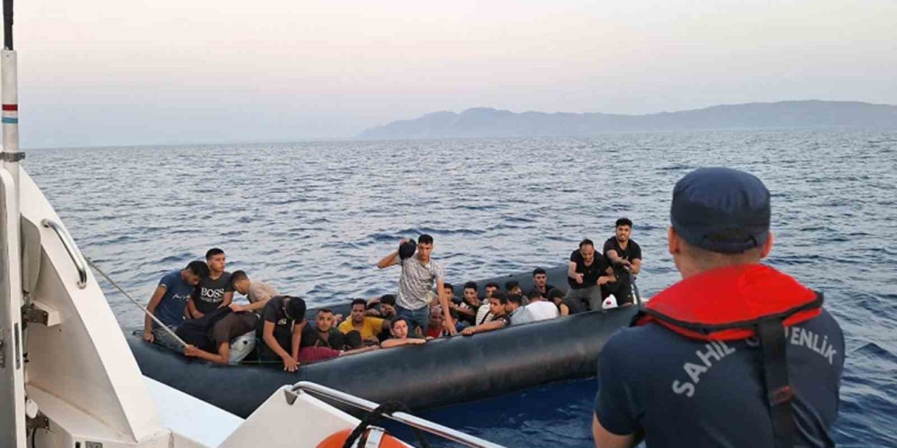 Yunanistan’ın Türk karasularına geri ittiği 31 düzensiz göçmen kurtarıldı