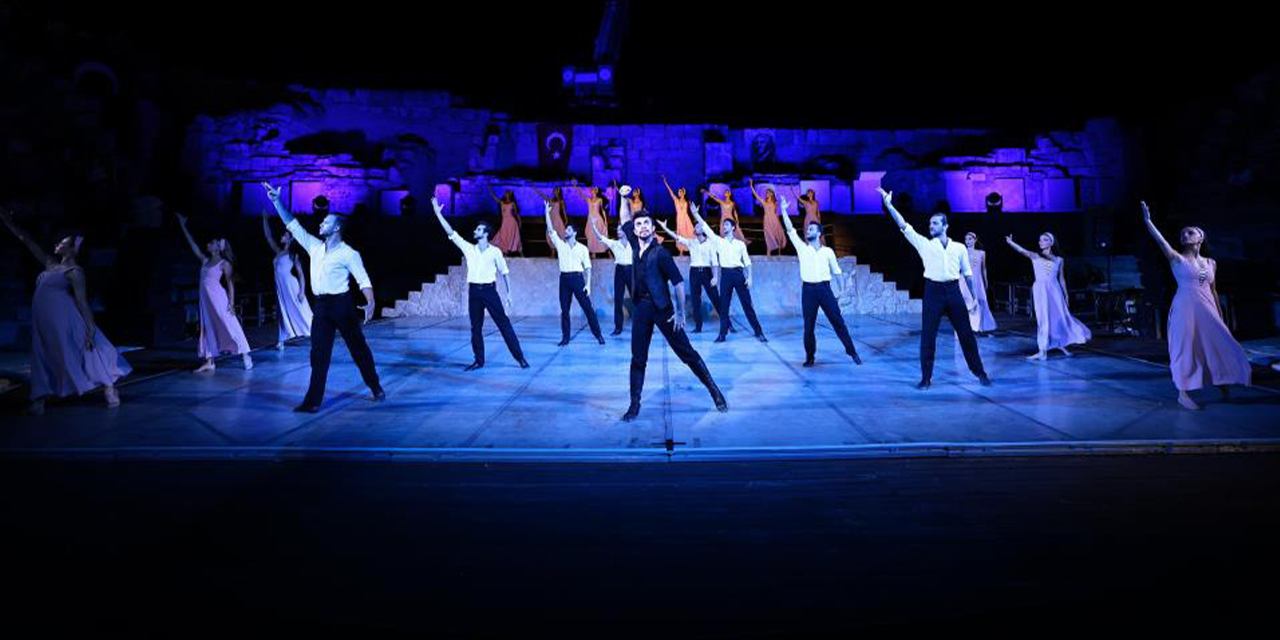 Antik kentteki bale gösterisi izleyenleri mest etti