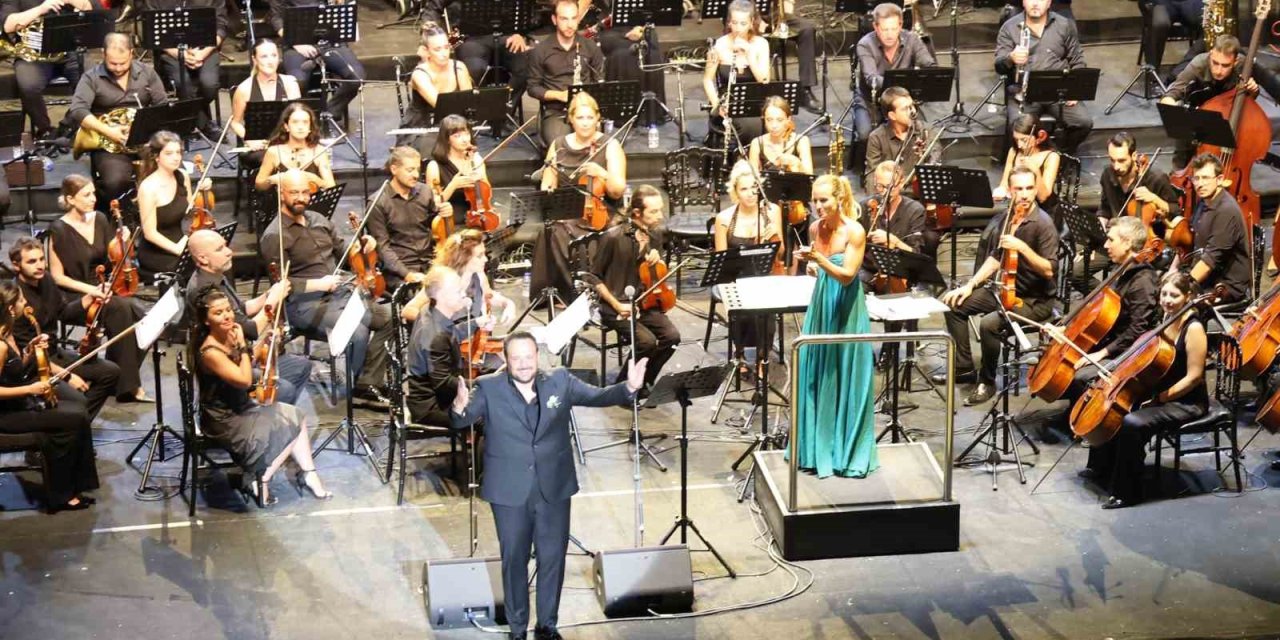 Limak Filarmoni Orkestrası 2 bin 500 yıllık tiyatroda sanatseverleri mest etti