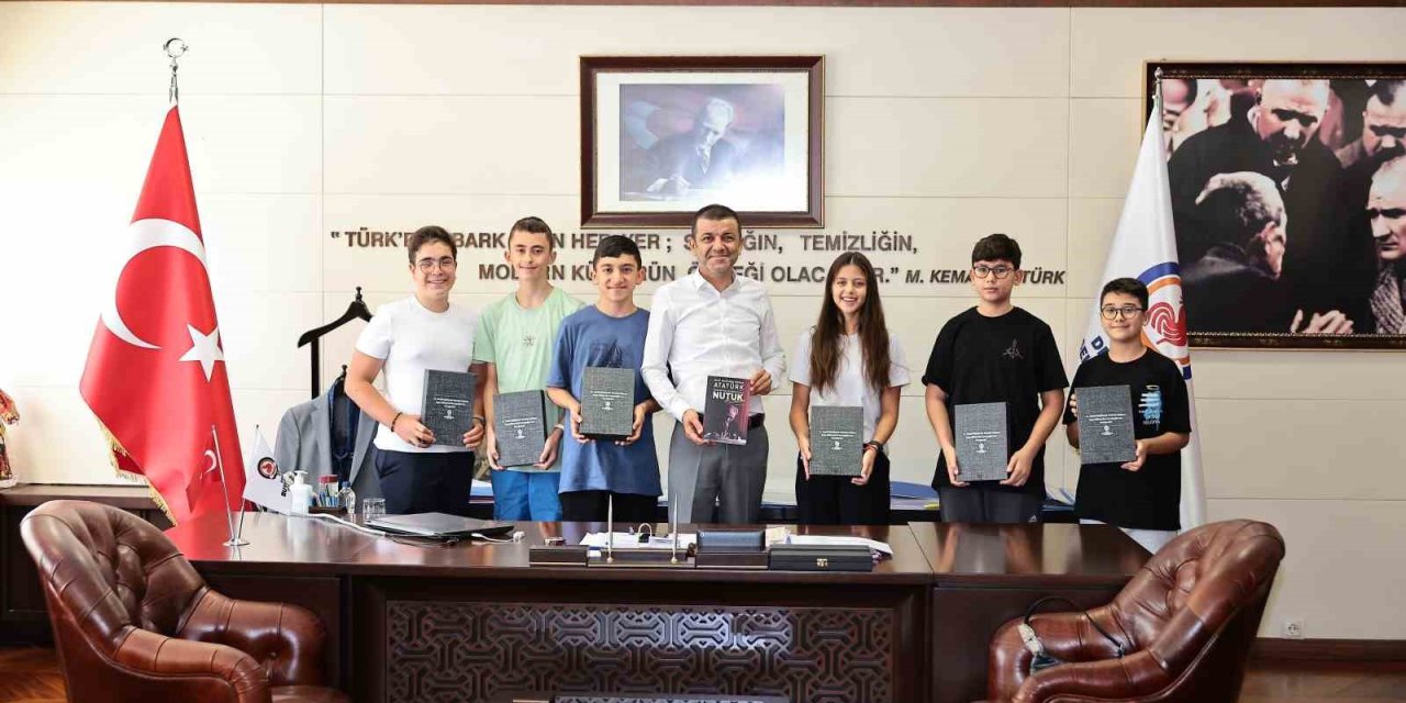 Başkan Çavuşoğlu dereceye giren öğrencileri ağırladı