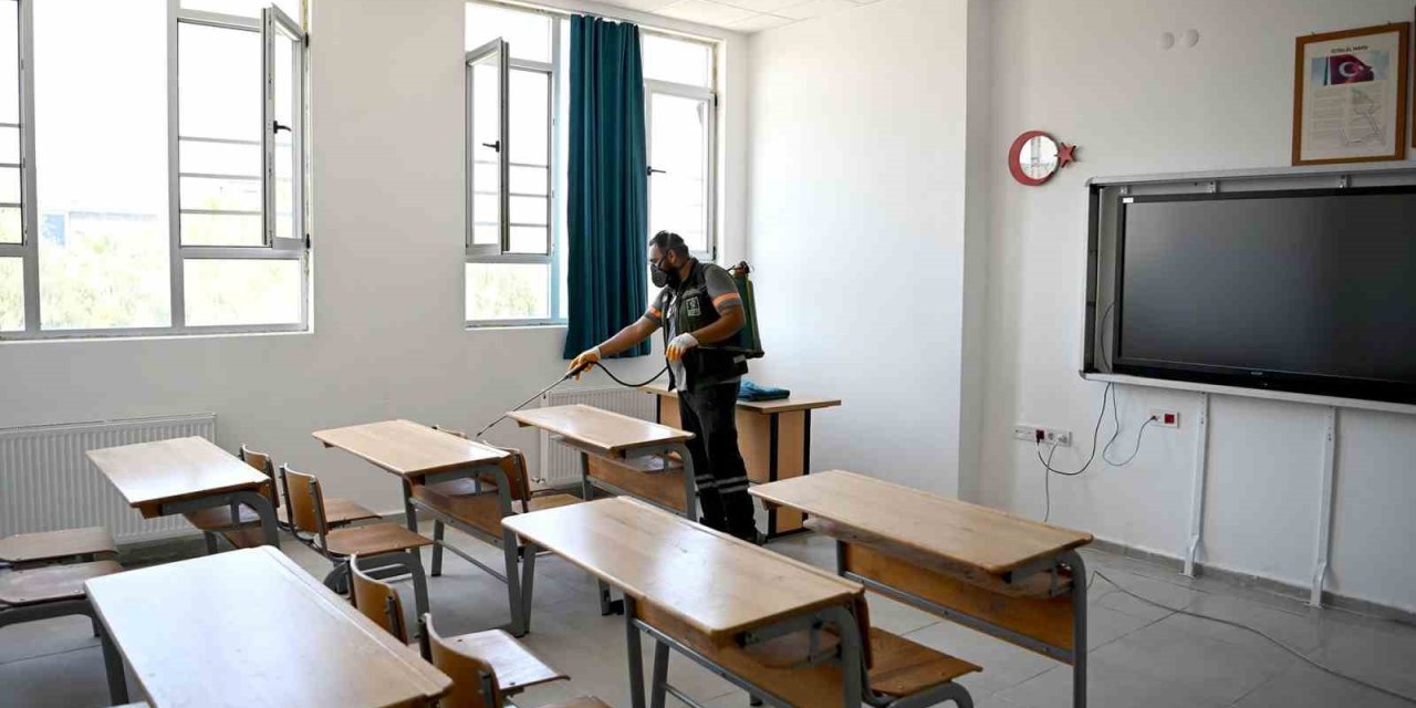 Kuşadası Belediyesi okulları yeni eğitim öğretim yılına hazırlıyor