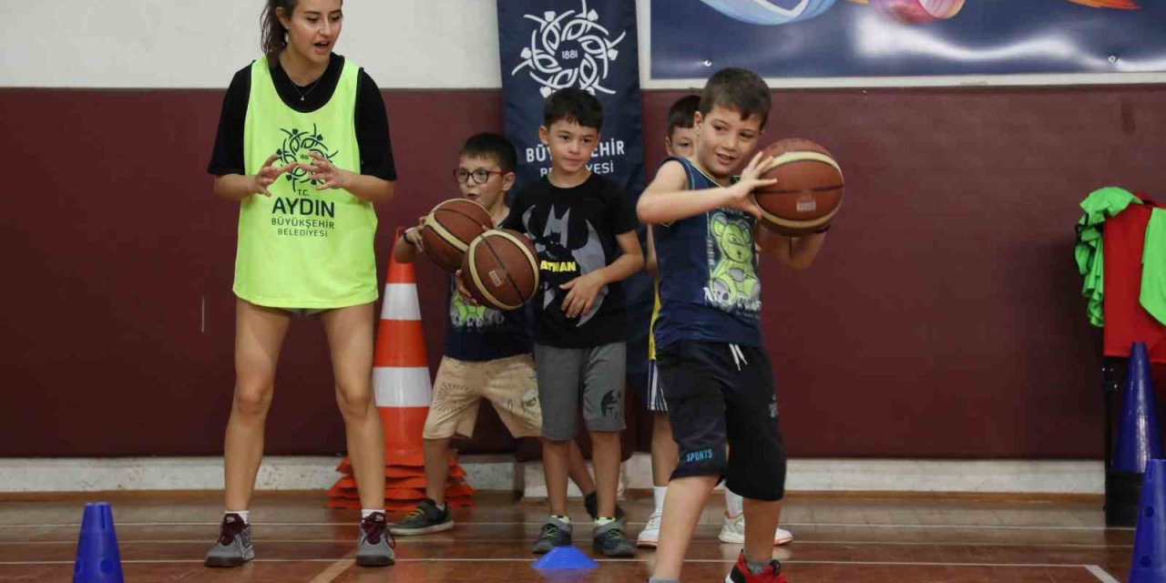 Minik basketbolcular Büyükşehir’in kurslarında yetişiyor