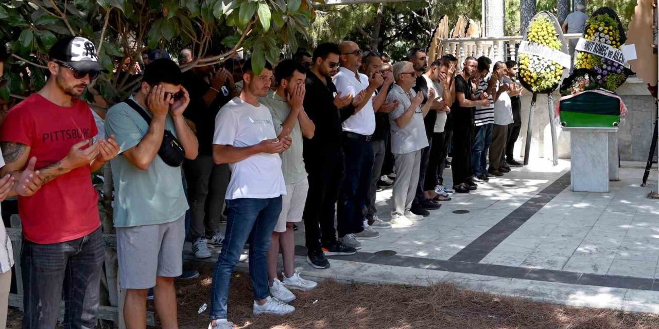 Motosiklet kazasında hayatını kaybeden genç son yolculuğuna uğurlandı