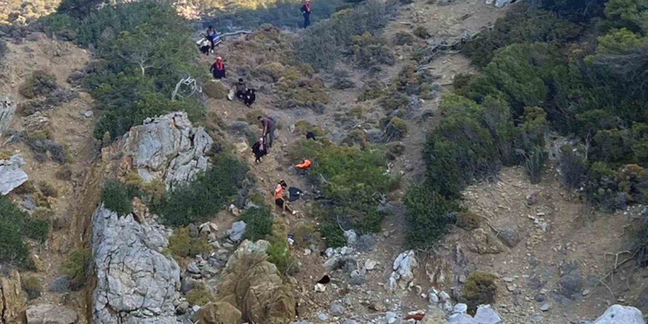 Datça koylarında 25 düzensiz göçmen yakalandı