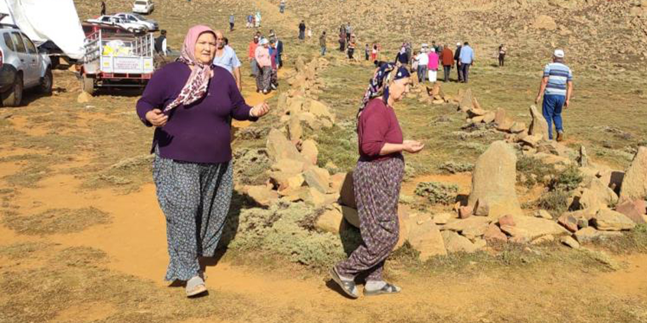 Yörükler 7 asırlık geleneği  Sanrıdas’ın zirvesinde yaşattı