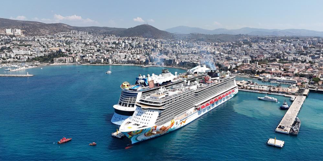 30 Ağustos Zafer Bayramı Kuşadası’nda turizm bayramına döndü