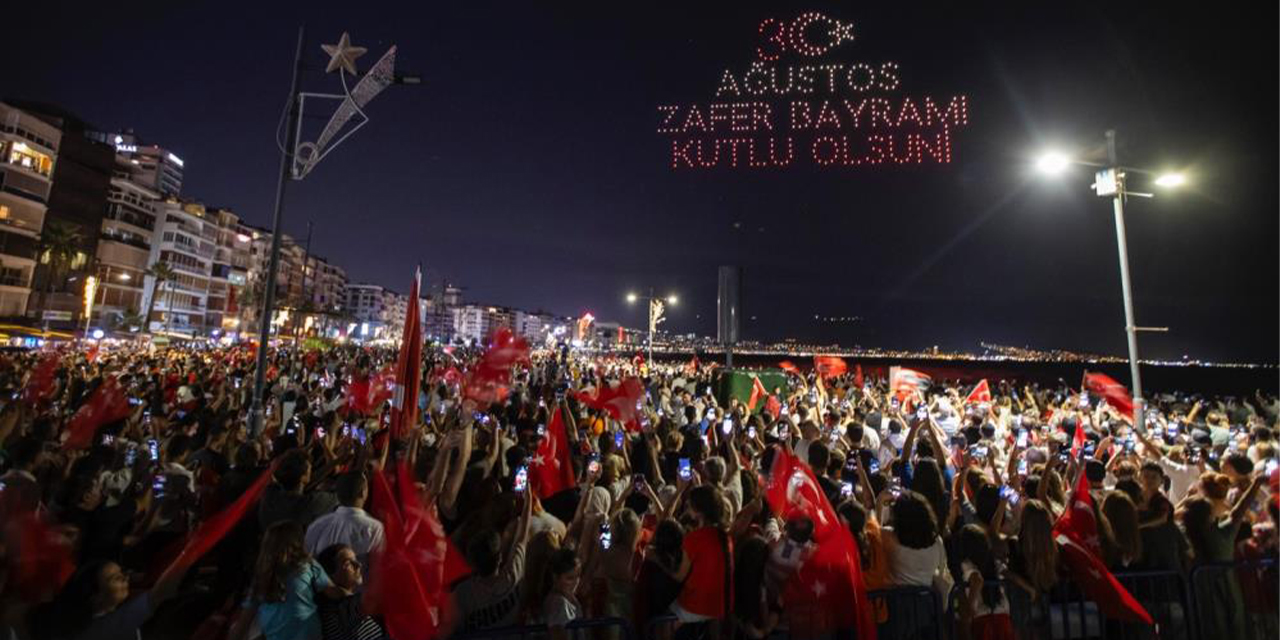 500 dron ile 30 Ağustos coşkusu