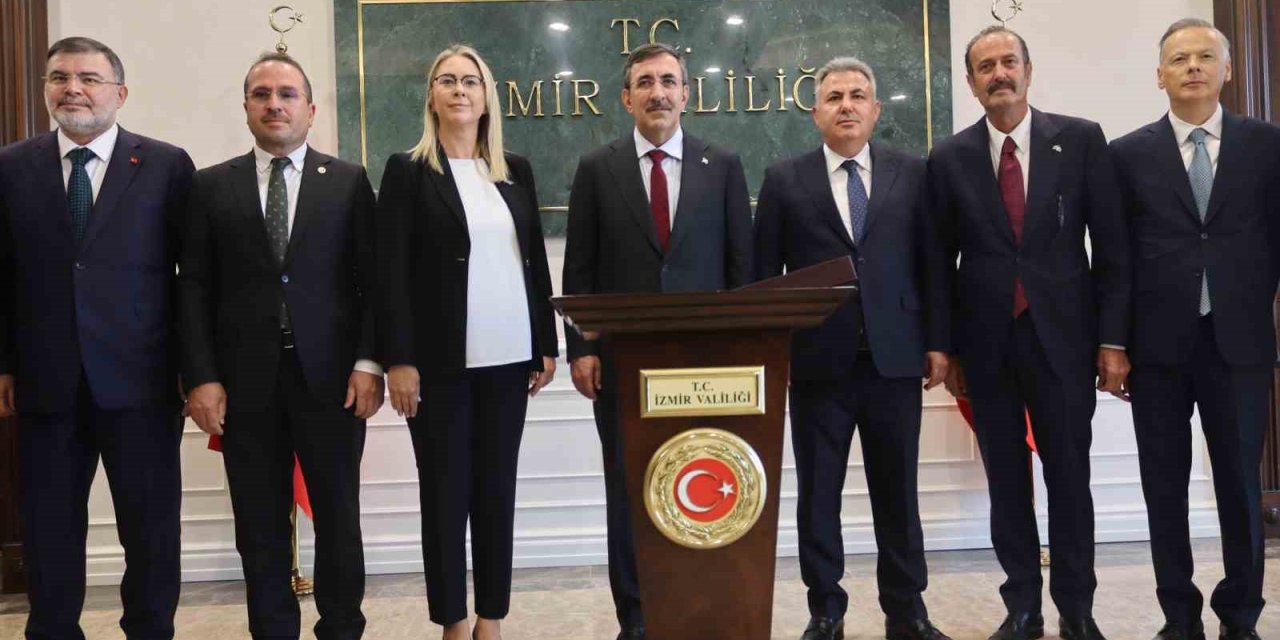 Cumhurbaşkanı Yardımcısı Yılmaz İzmir Valiliği’ni ziyaret etti
