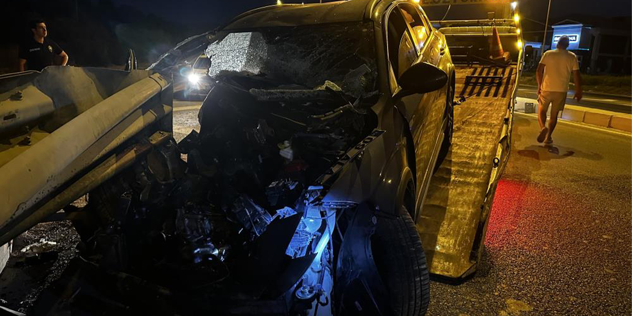 Bariyerlere çarpan alkollü sürücü yaralandı