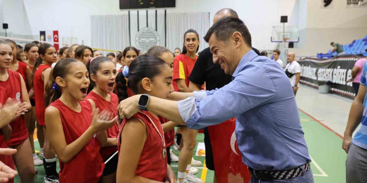 Başkan Ünlü: “Filenin sultanları siz olacaksınız”