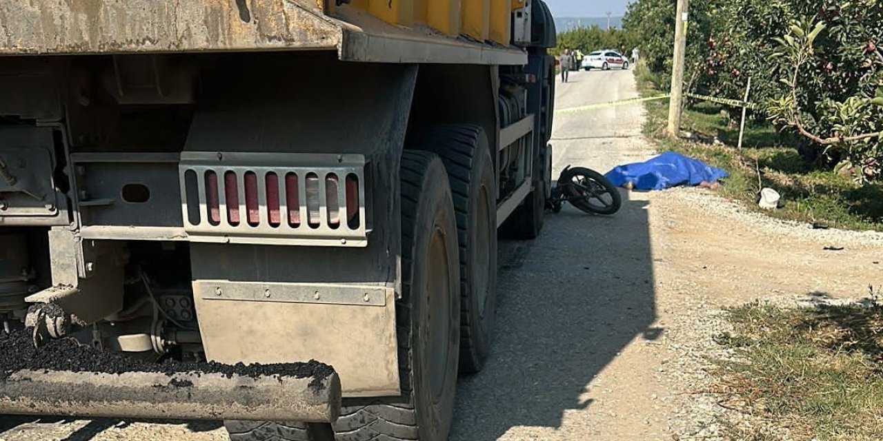 Hafriyat kamyonun çarptığı motosiklet sürücüsü hayatını kaybetti
