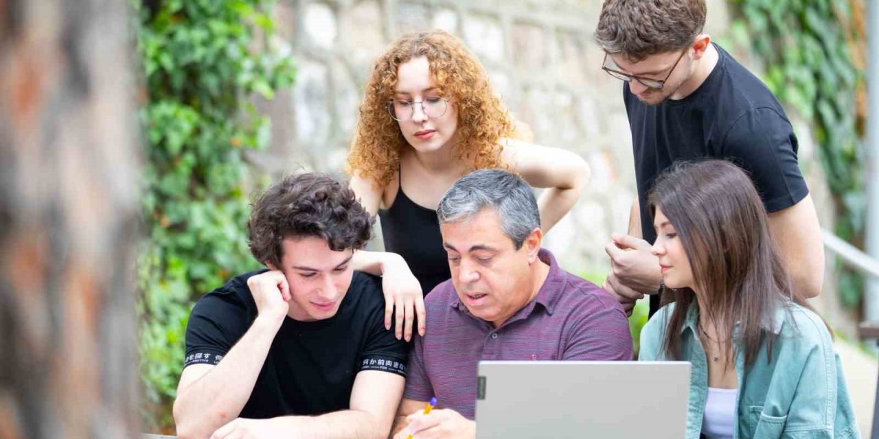 İzmir Ekonomi’den 5 yılda 324 proje ile büyük başarı