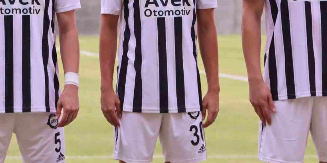 Altay’da Yunus Efe Sarıkaya, ilk profesyonel maçına çıktı