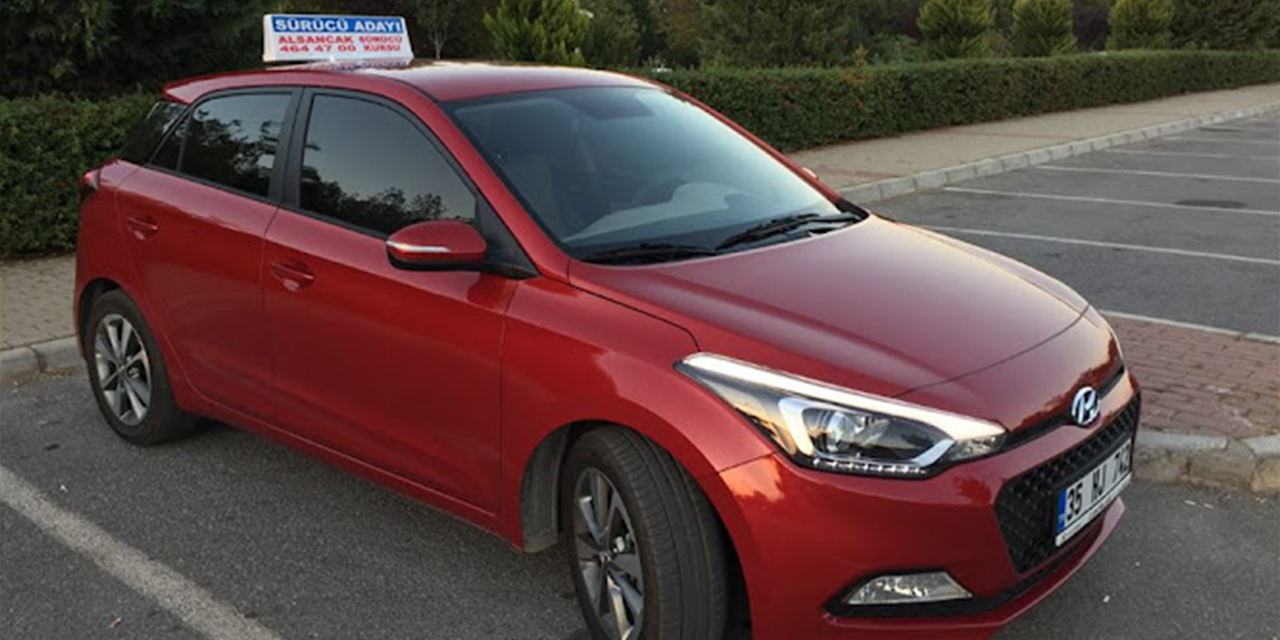 İzmir Sürücü Kursu Seçenekleri: Herkes İçin Uygun Eğitim Programları