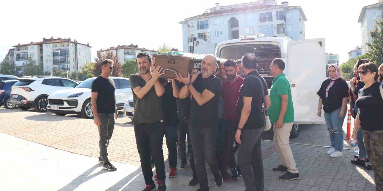 Tur kazasında hayatını kaybeden eczacı kadın son yolculuğuna uğurlandı