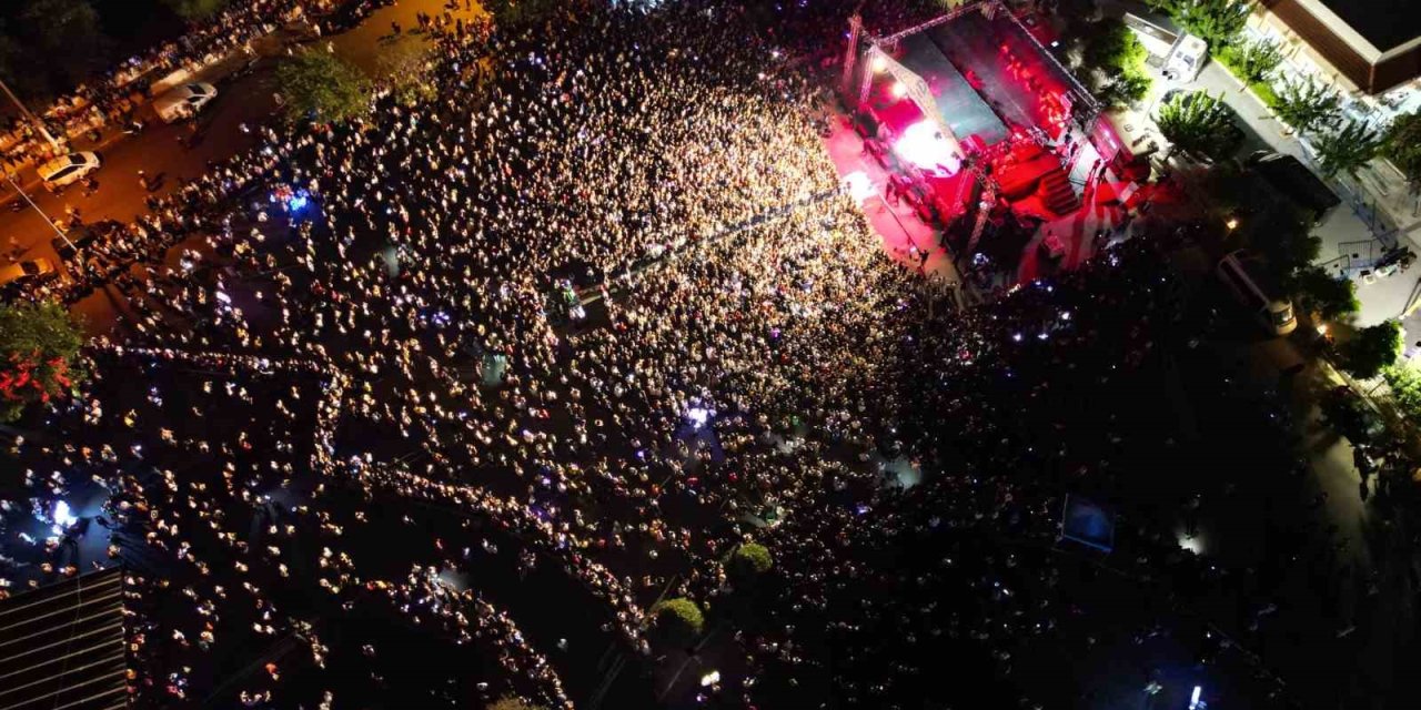 Söke’de kurtuluş coşkusu Semicenk konseri ile yaşandı