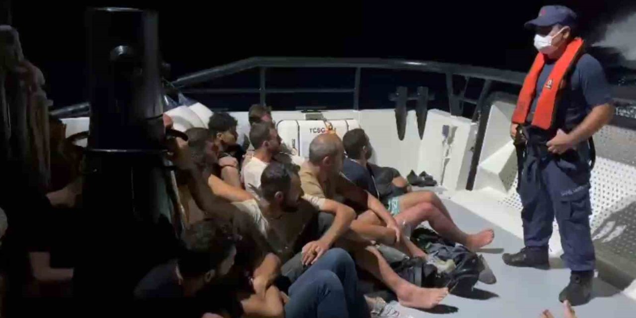 Marmaris’te 23 düzensiz göçmen kurtarıldı