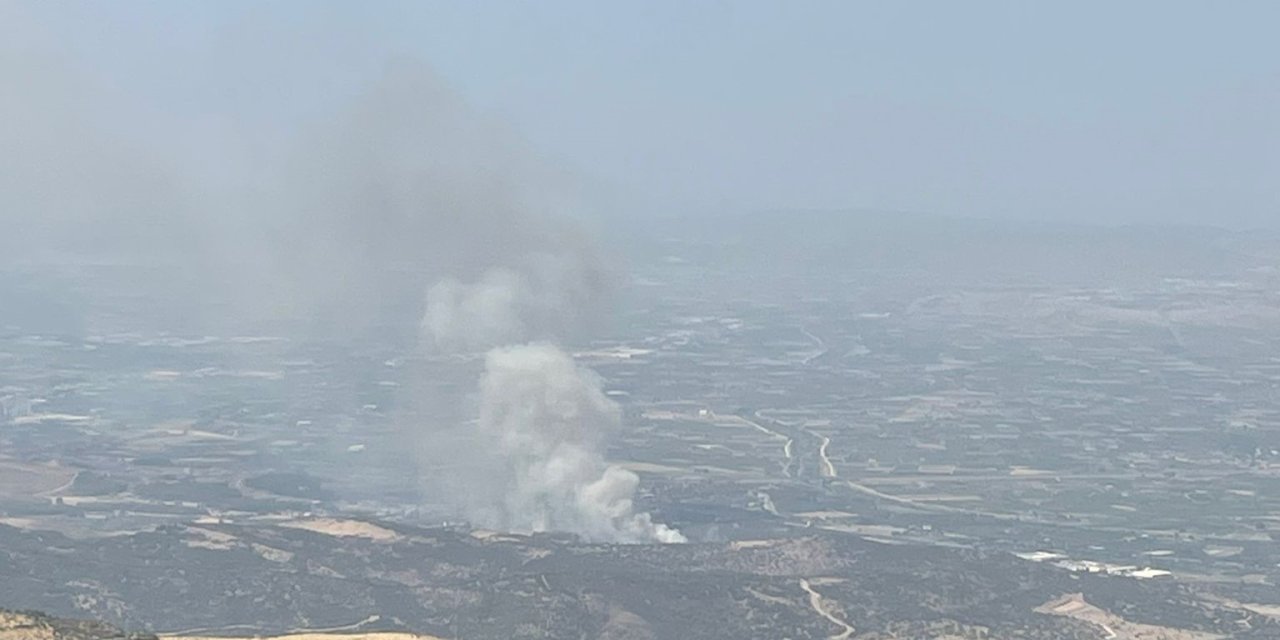İzmir’de ormanlık alanda yangına havadan ve karadan müdahale başladı
