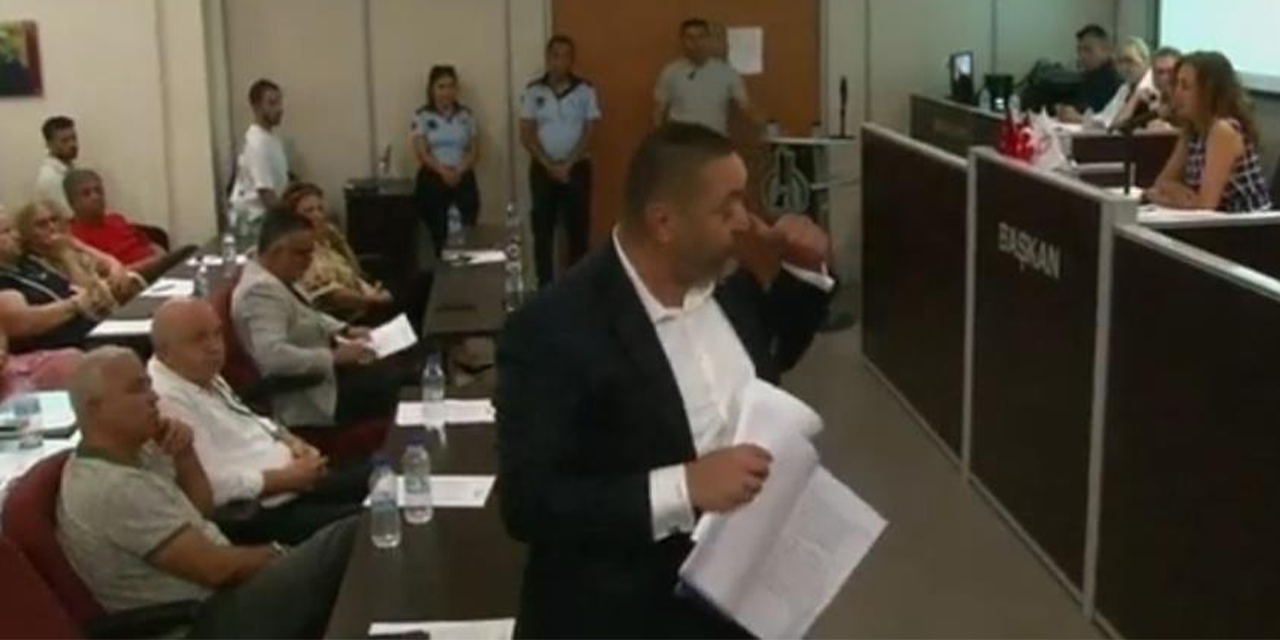 Belediye başkanından meclis üyesine: "Bir daha bu kapıdan içeri girmeyin"