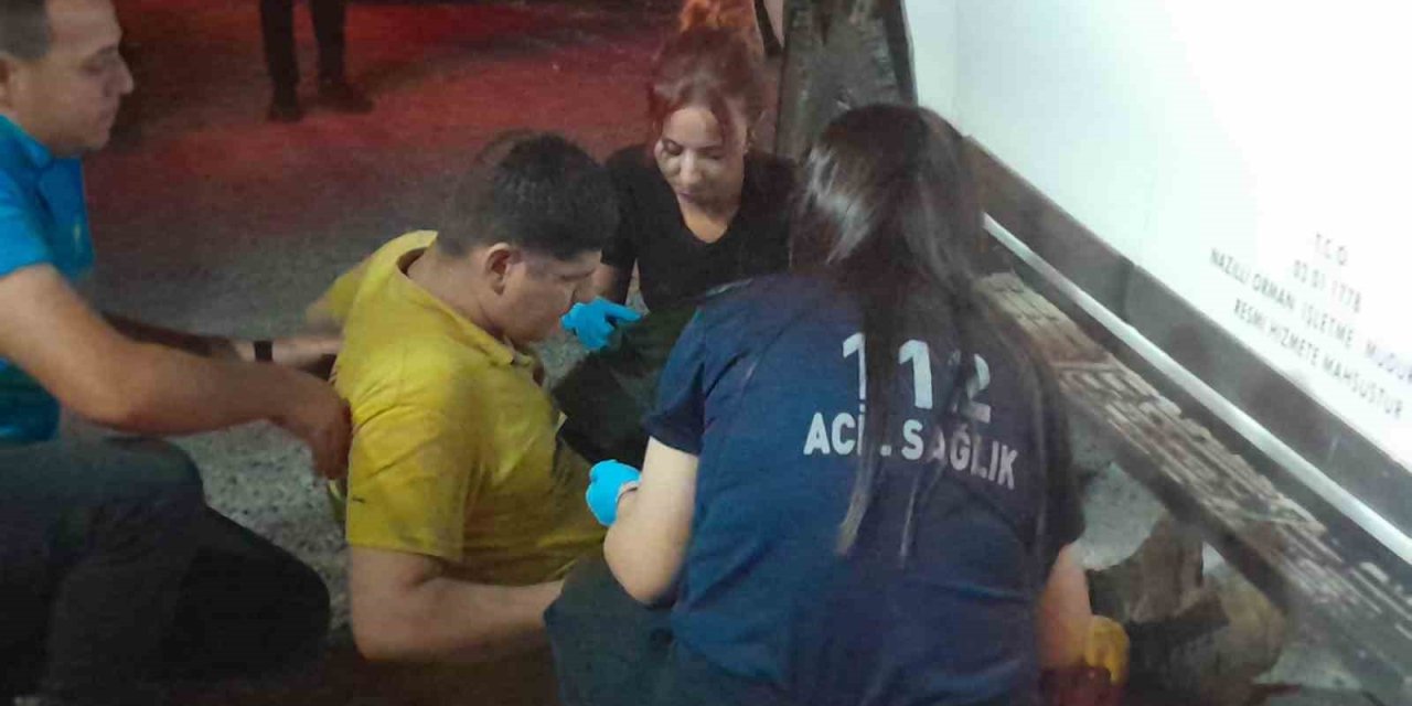 Dumandan etkilenen yangın söndürme personeli hastaneye kaldırıldı