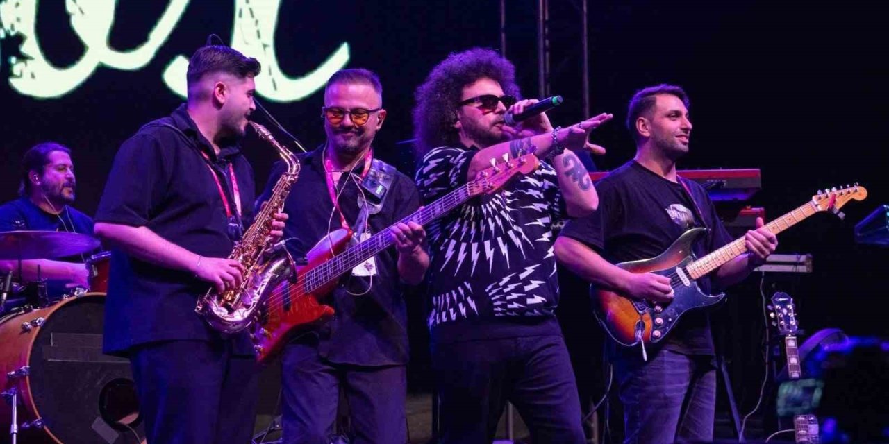 Kültürpark’ta coşku Can Gox ve Sakiler ile devam etti