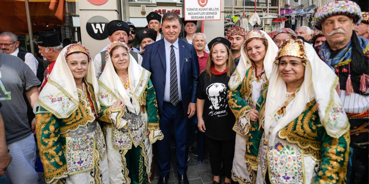 Başkan Tugay 74 yıldır yapılan Efe-Zeybek buluşmasına katıldı