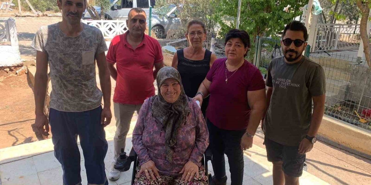 Didim’de akülü tekerlekli sandalye, engelli vatandaşa teslim edildi